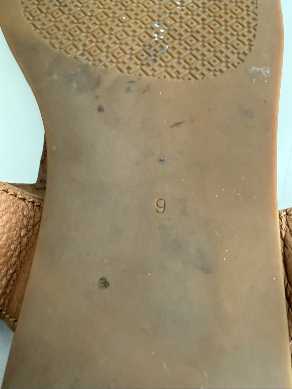 Tory Burch Bryce flat size 9 Brown Leather T-Strap Sandals with Gold Logo - Picture 9 of 14